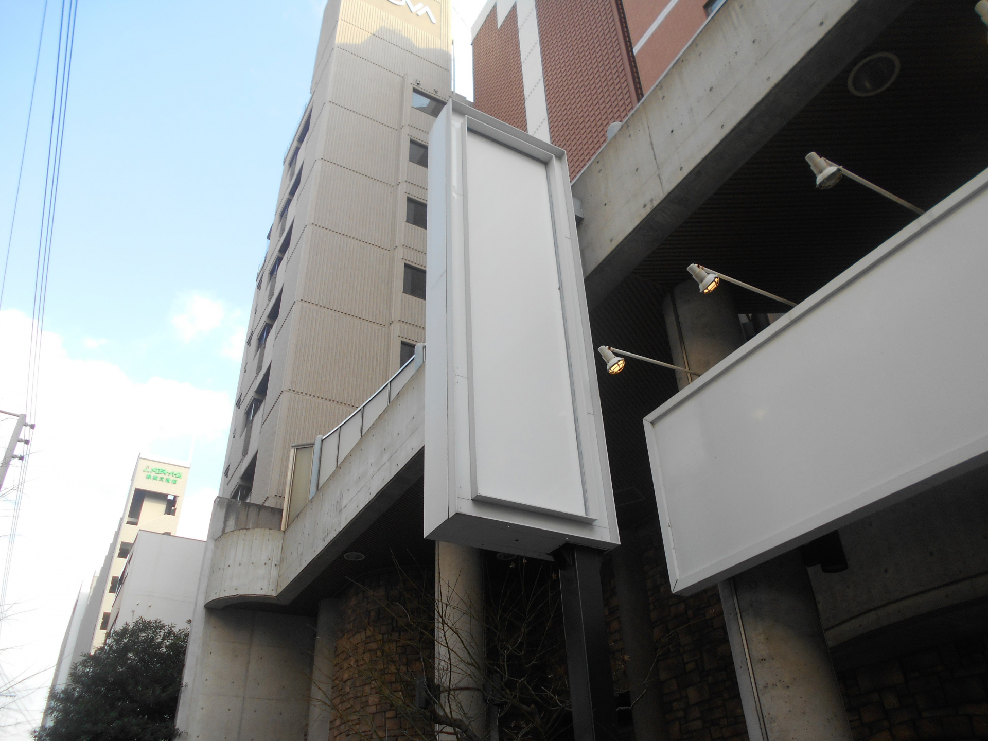 大阪府東大阪市の株式会社プラスチックビセンはアクリル製品、樹脂製品の製造やプラスチック加工をはじめ、各種看板などのサイン製作をおこなっています。